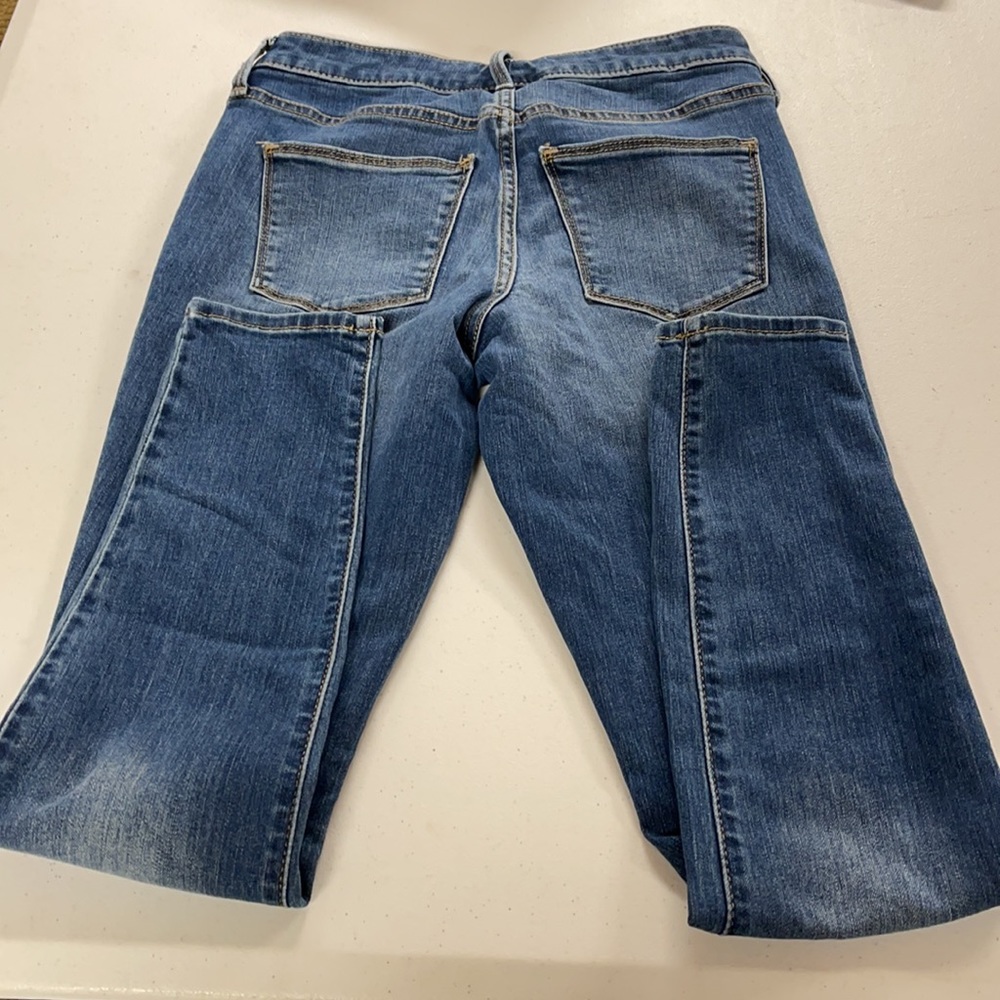 Universal Thread Mid Rise Skinny Jeans 2/26R - Picture 2 of 9
